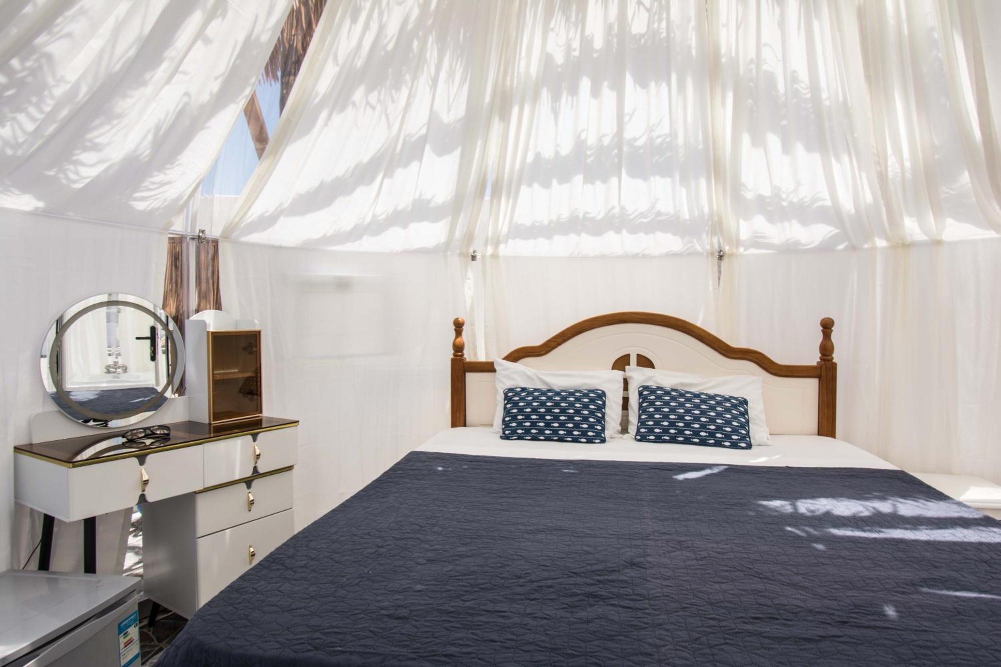 Gloo Glamping 